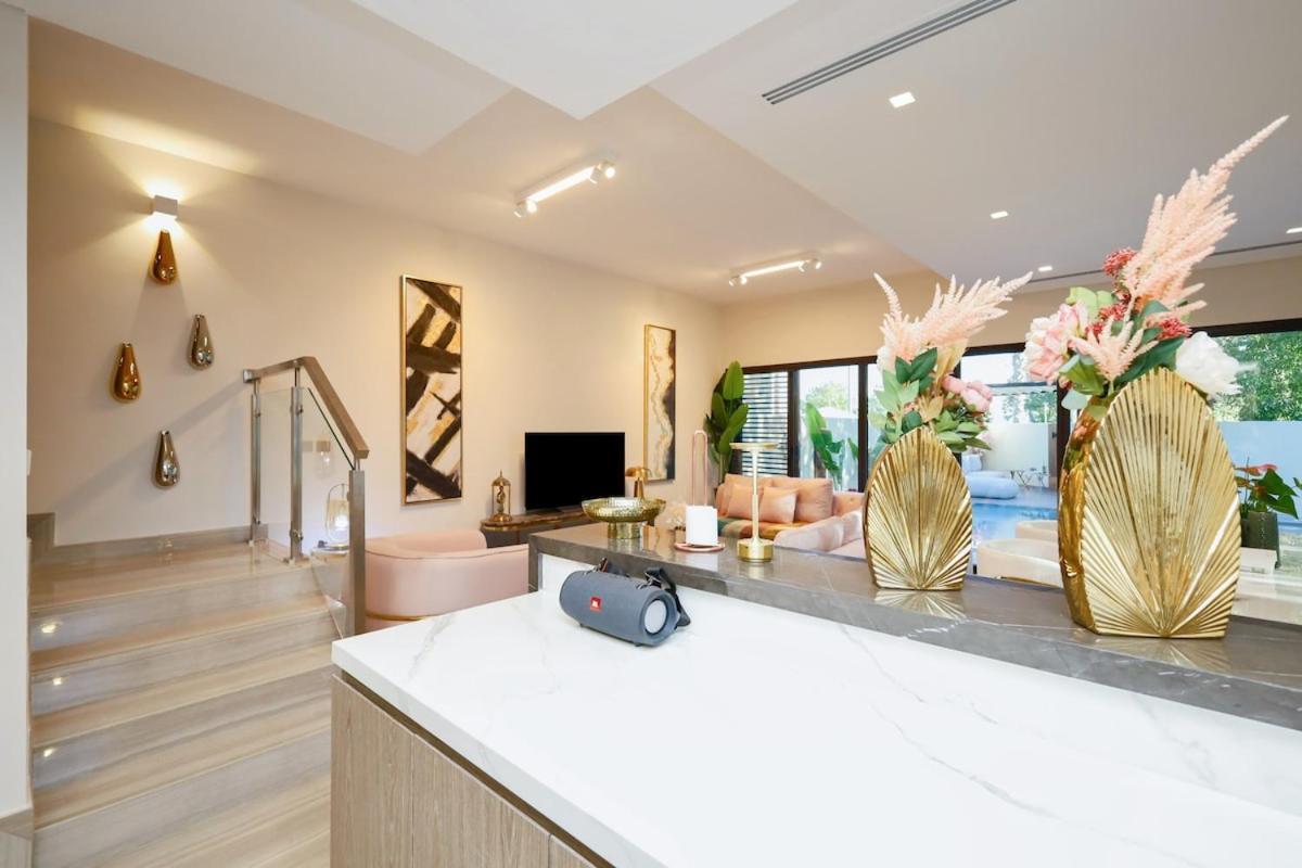 Stunning 4 Bed Villa, Private Pool, Damac Hills Дубай Екстериор снимка