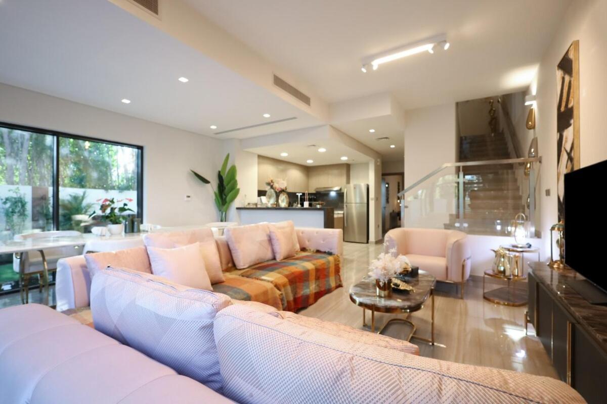 Stunning 4 Bed Villa, Private Pool, Damac Hills Дубай Екстериор снимка