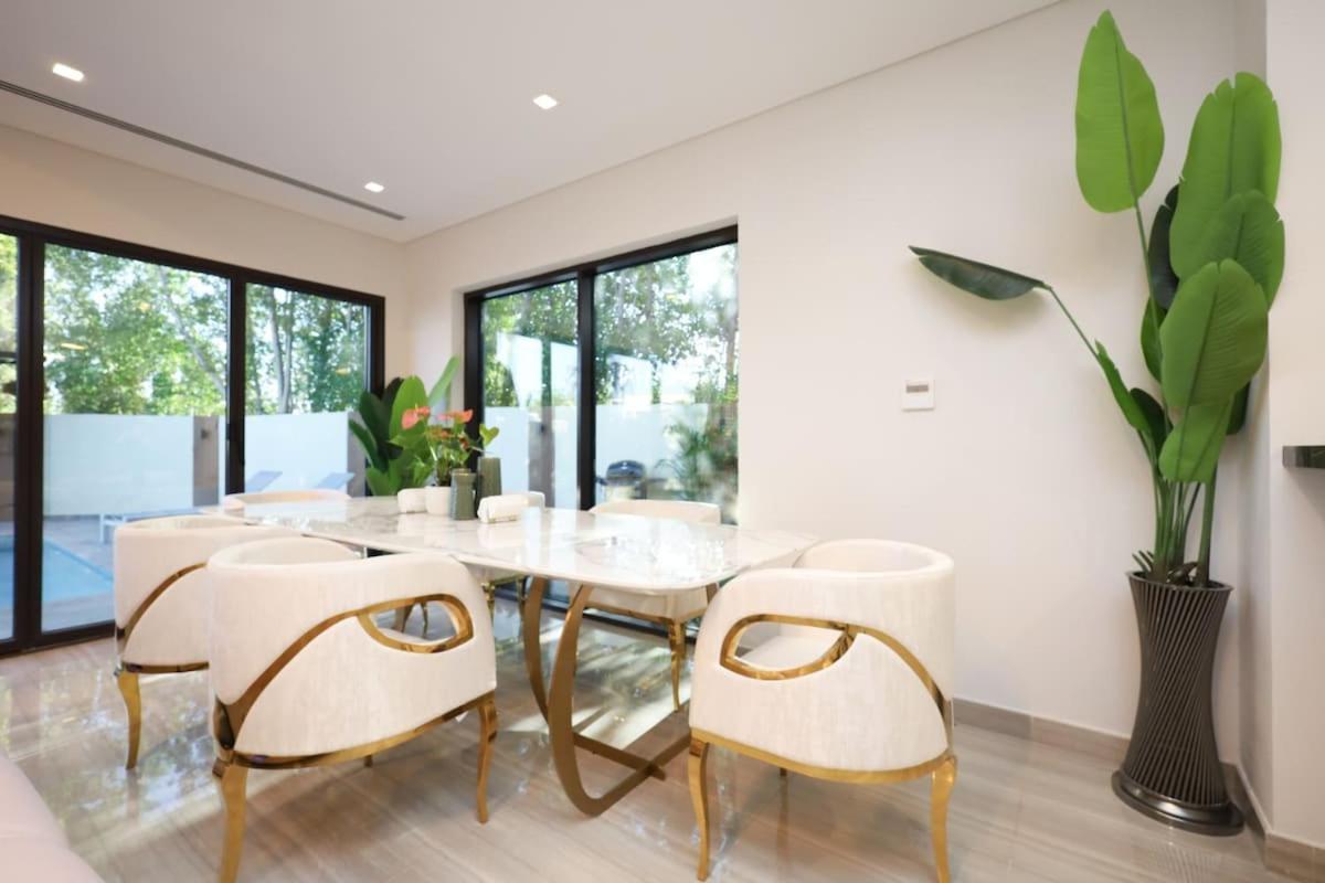 Stunning 4 Bed Villa, Private Pool, Damac Hills Дубай Екстериор снимка