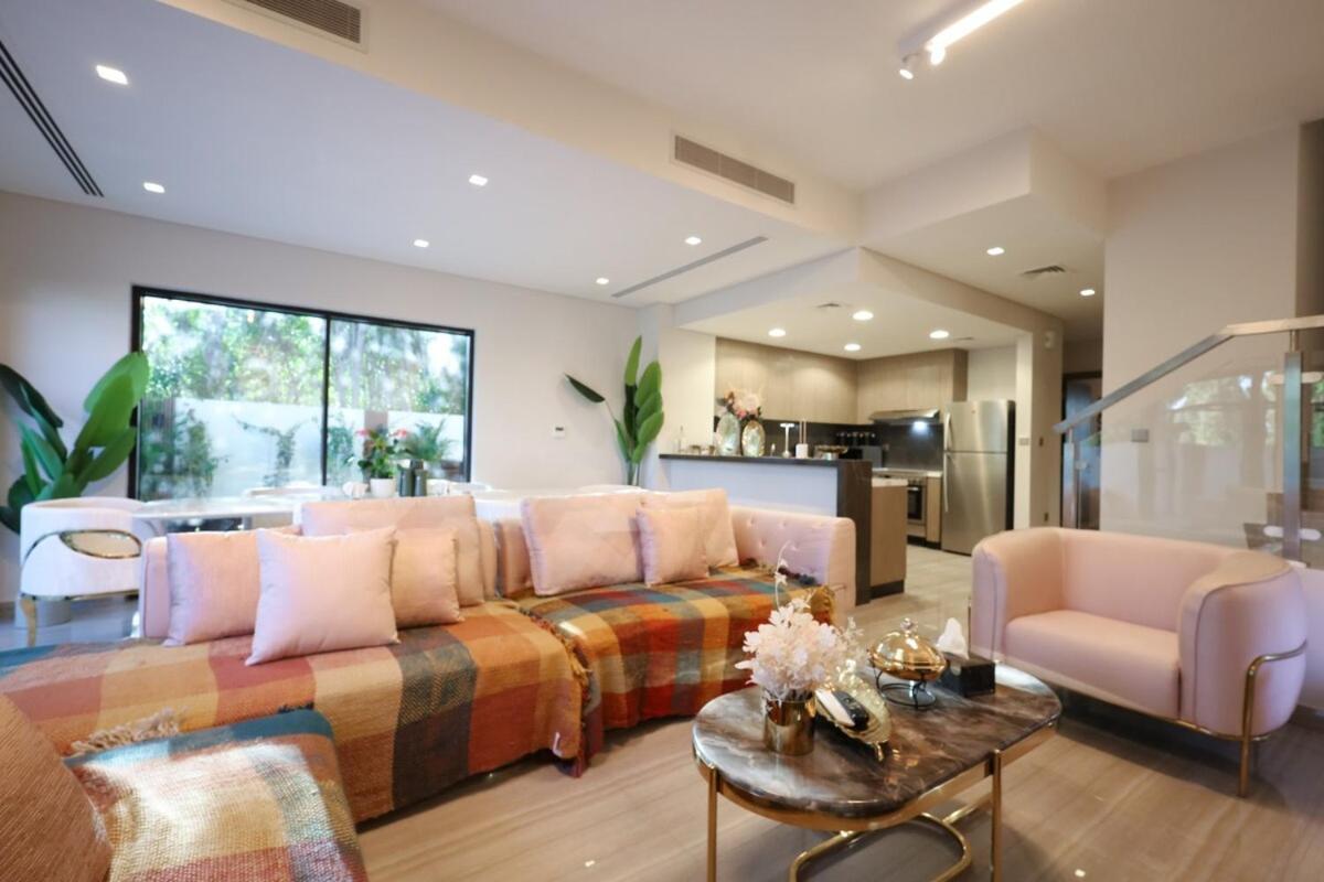 Stunning 4 Bed Villa, Private Pool, Damac Hills Дубай Екстериор снимка