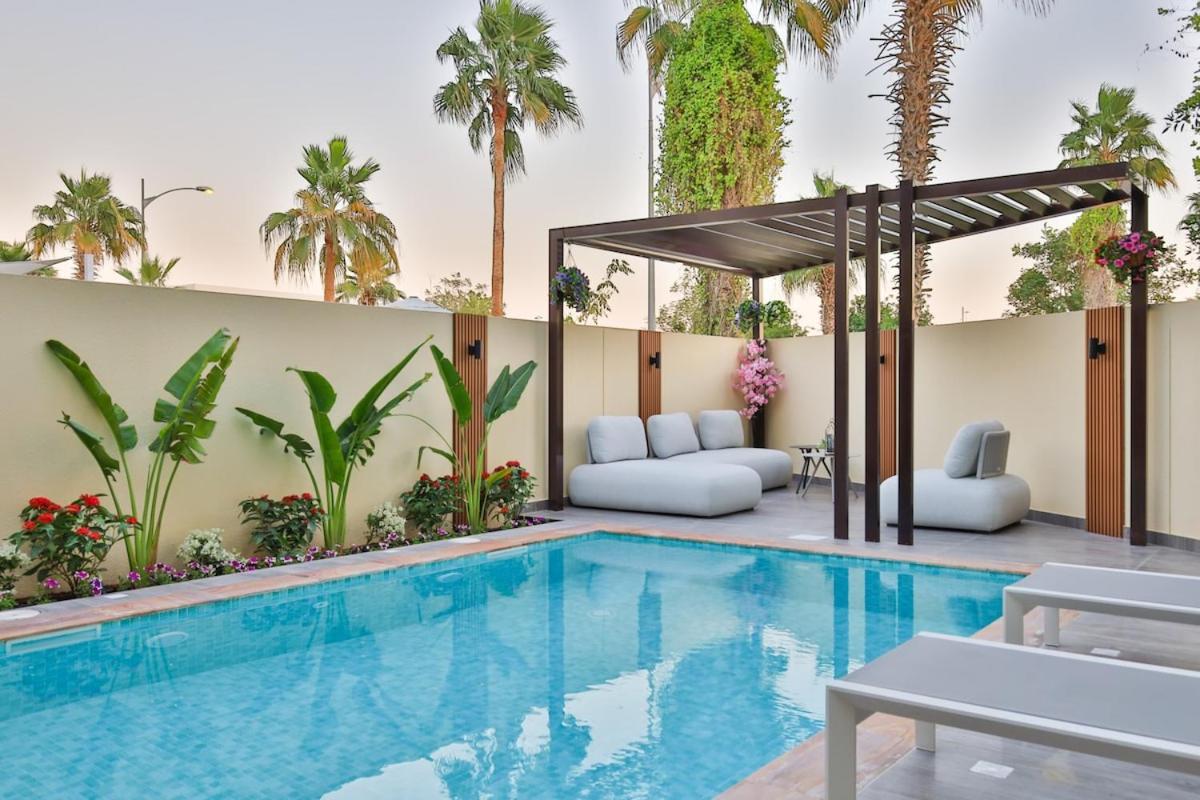 Stunning 4 Bed Villa, Private Pool, Damac Hills Дубай Екстериор снимка
